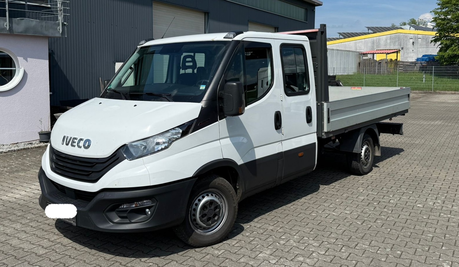 IVECO DAILY 35S16 DOPPIA CABINA 3L 2022 PIANALE FISSO – PREZZO: 21.000€